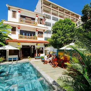 מלון B'lan Riverside, הוי אן